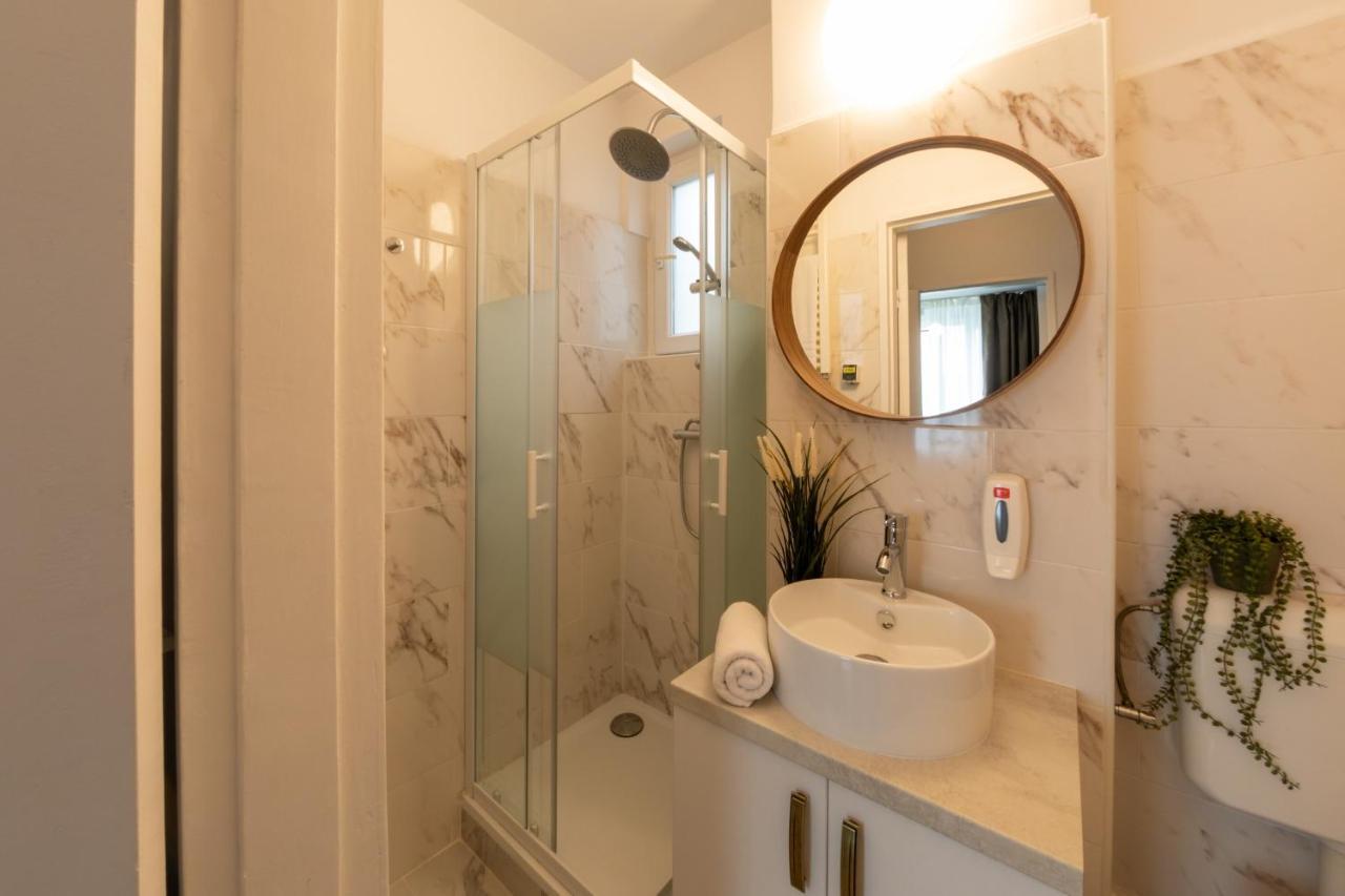 Urban Haven: 2br In Center Appartamento